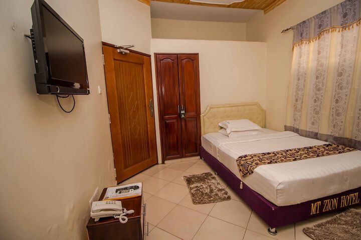 Room 7 of 29
