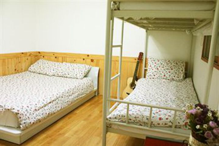 Room 42 of 93