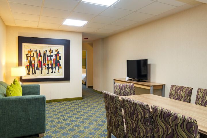 Room 9 of 76