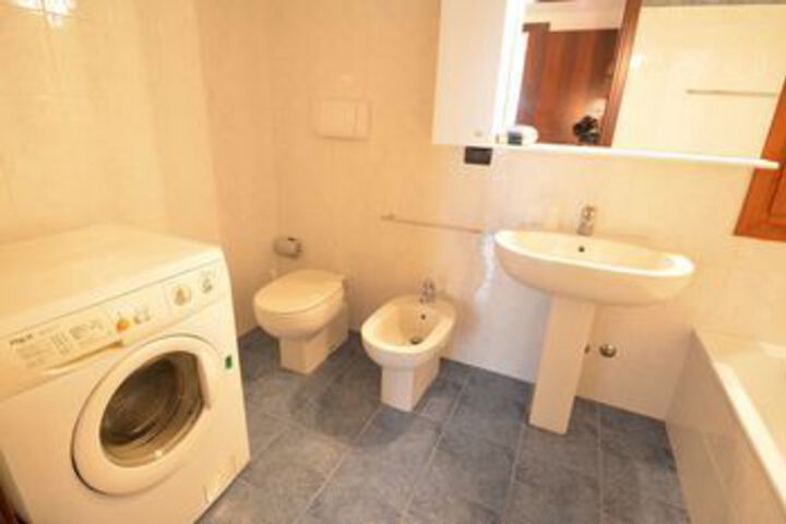 Room 4 of 27