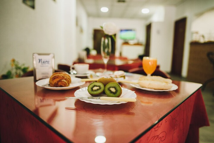 Breakfast/Coffee Service 68 of 89
