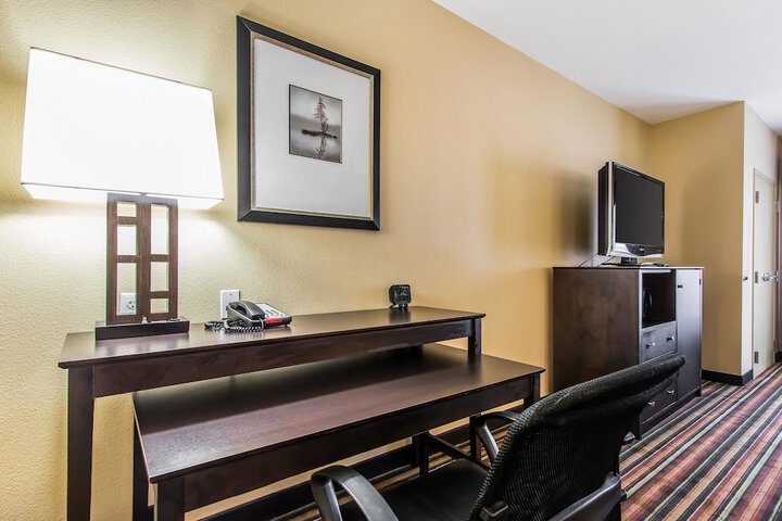 1 King Bed Suite (5 of 19)