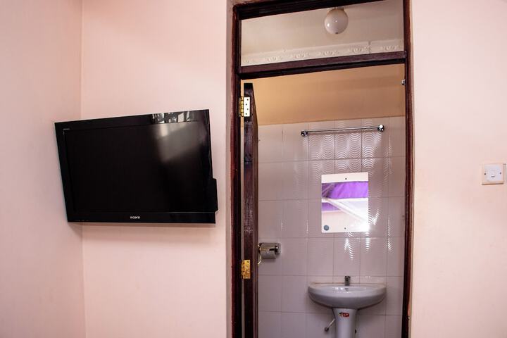 Room 8 of 24