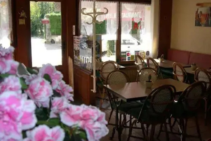 Exterior of Hôtel Restaurant de la Poste