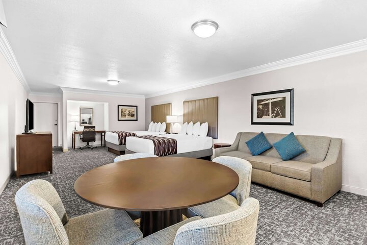 1 King Bed Larger Room, Microwave, Refrigerator High Speed Internet Accessible (4 of 18)