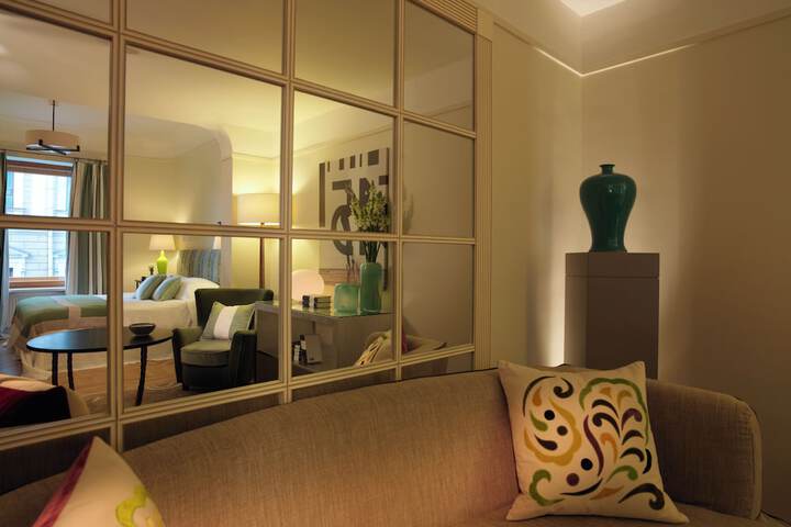 Room 30 of 208