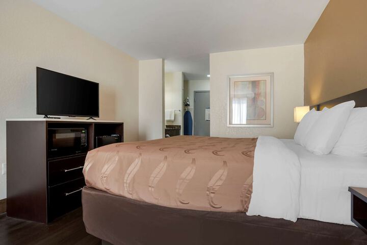 1 King Bed (18 of 18)