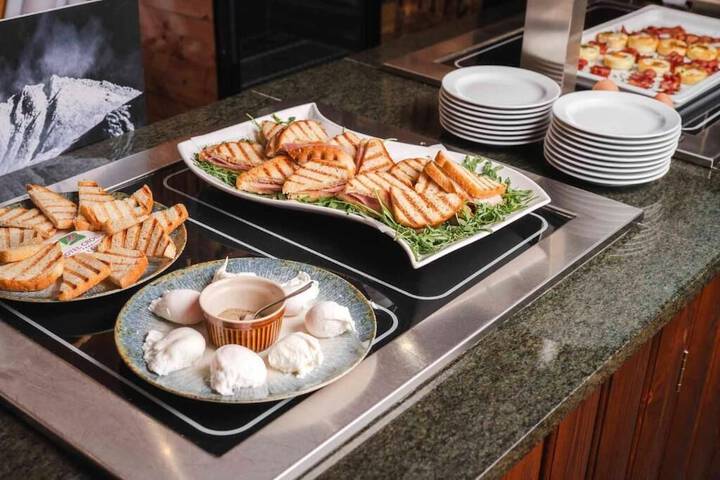 Dining 90 of 92