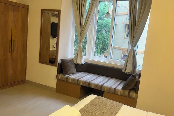 Room 33 of 64