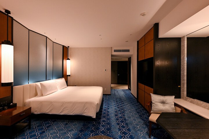 Room 17 of 147