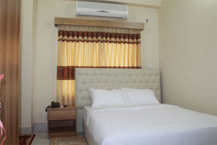 Room 9 of 17
