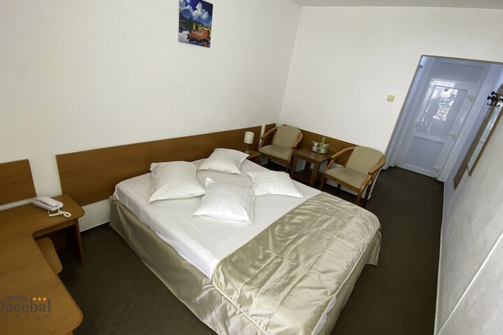 Room 4 of 44
