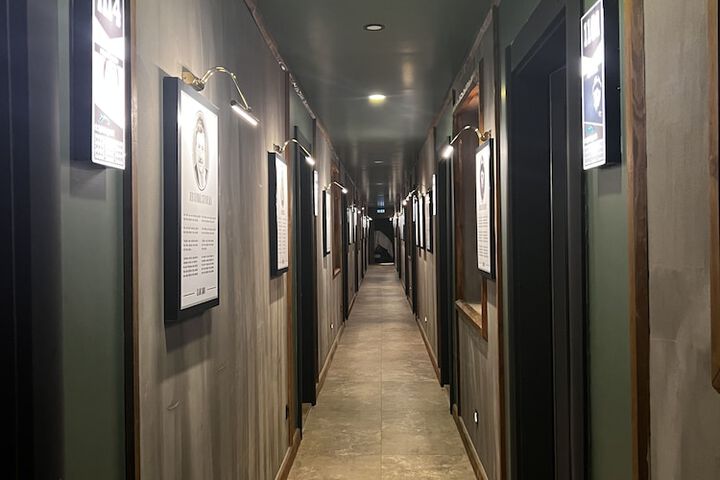 Ballroom/Hall 61 of 76