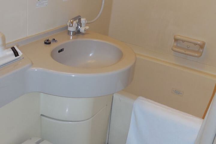 Room 15 of 28