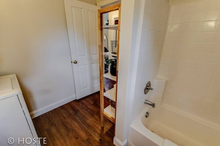 Room 4 of 43