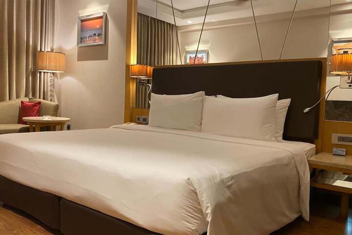 Room 115 of 160