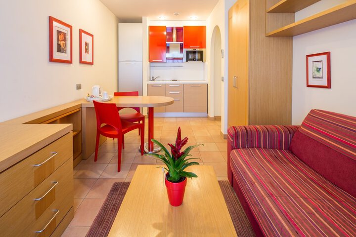 Room 6 of 33