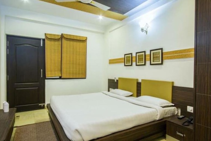 Room 9 of 35