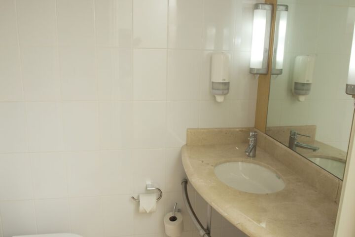 Room 15 of 34