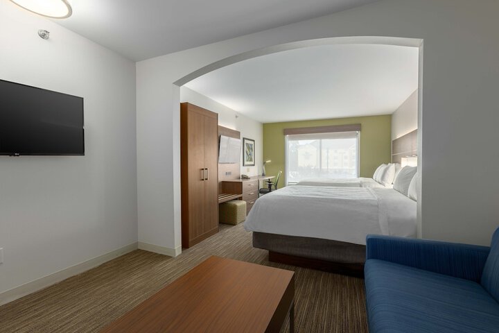 Room 10 of 34
