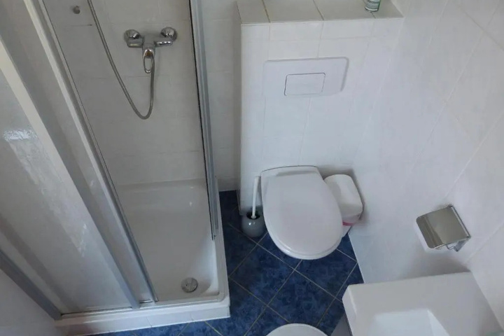 Room 6 of 15