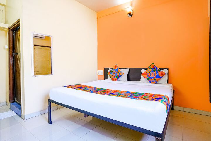 Room 18 of 28