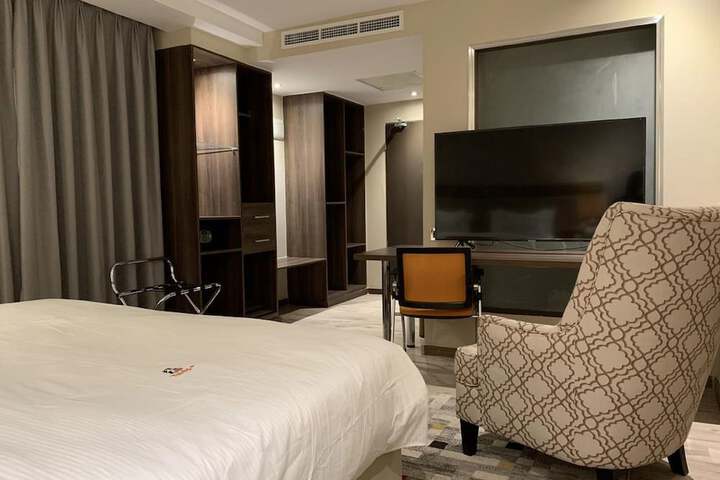 Room 12 of 32