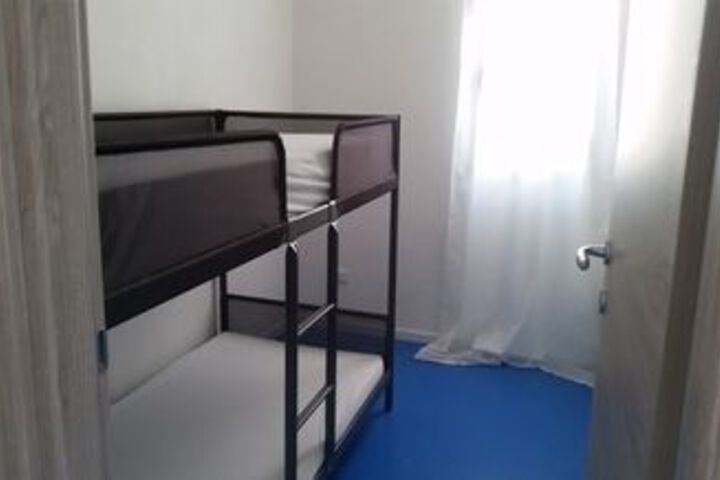 Room 13 of 33