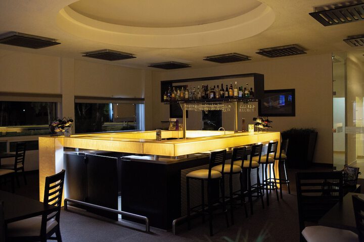 Lounge 15 of 17