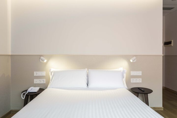 Room 8 of 43