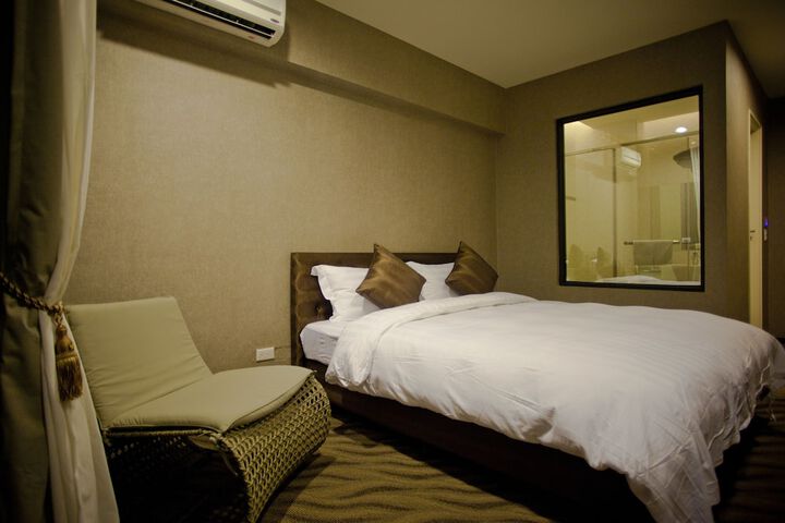 Room 12 of 36