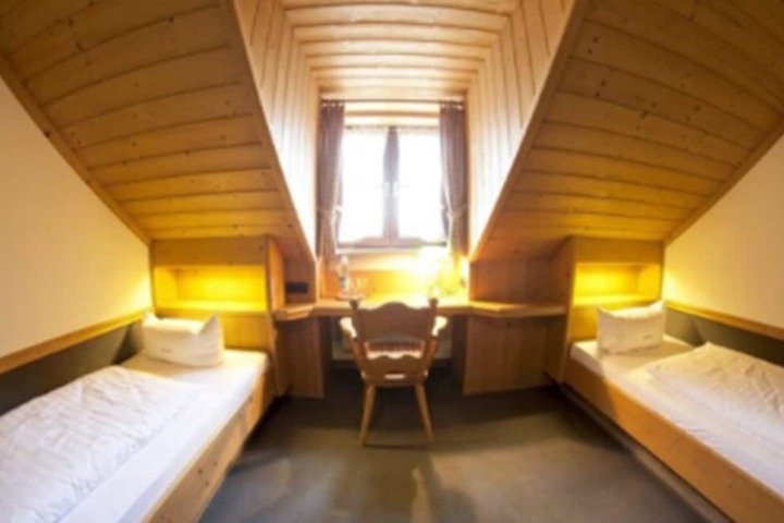Room 4 of 12