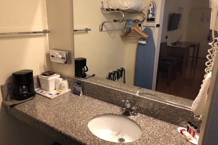 Bathroom sink