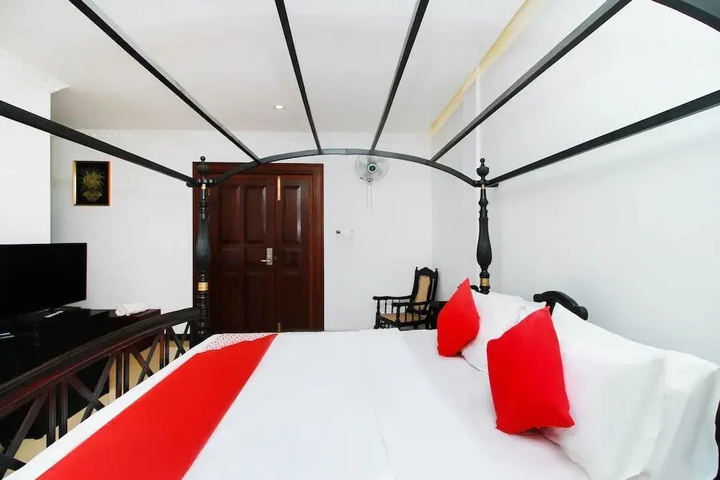 Room 2 of 16