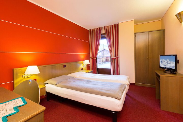 Room 9 of 20