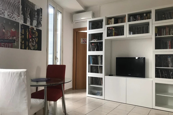 Room 6 of 11