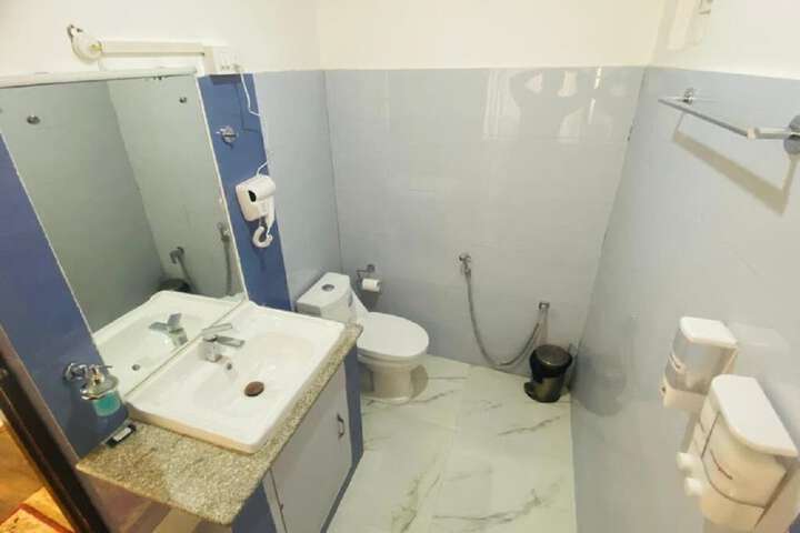 Room 18 of 37