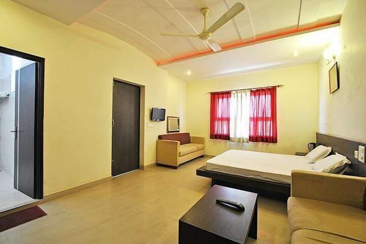 Room 14 of 36