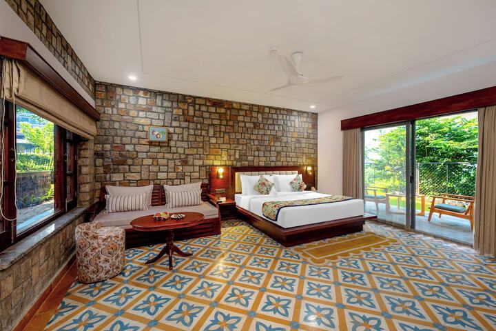 Room 10 of 83
