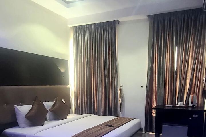 Room 19 of 37