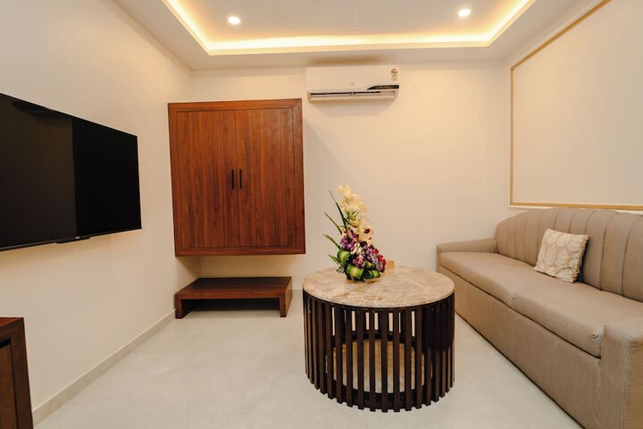 Room 33 of 53