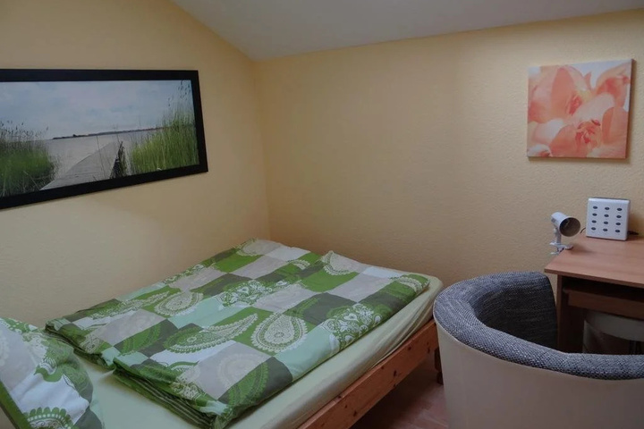 Room 8 of 10