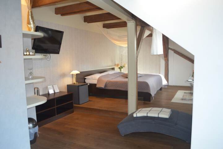 Room 16 of 78