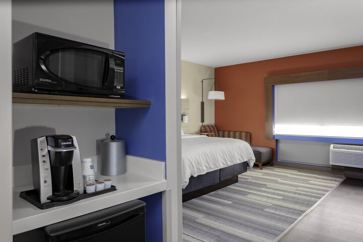 Standard King Bed Accessible (3 of 9)