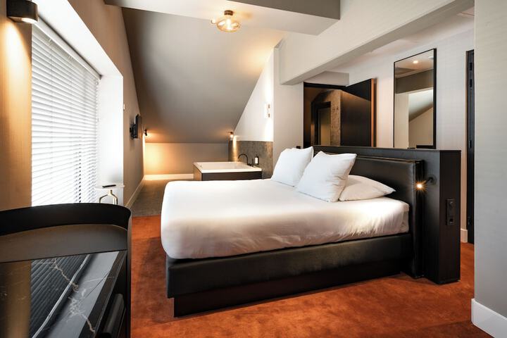Room 14 of 42