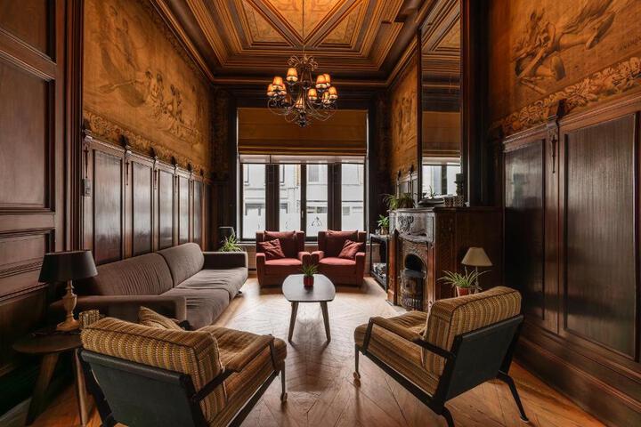 Luxueus vakantiehuis in hartje Ronse met 7 slaapkamers & badkamers