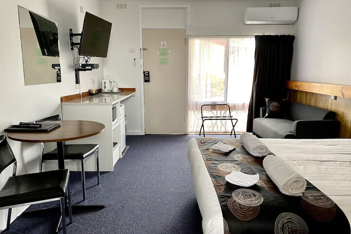 Room 10 of 34