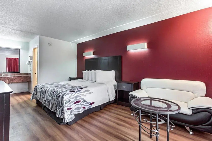 Room 4 of 12