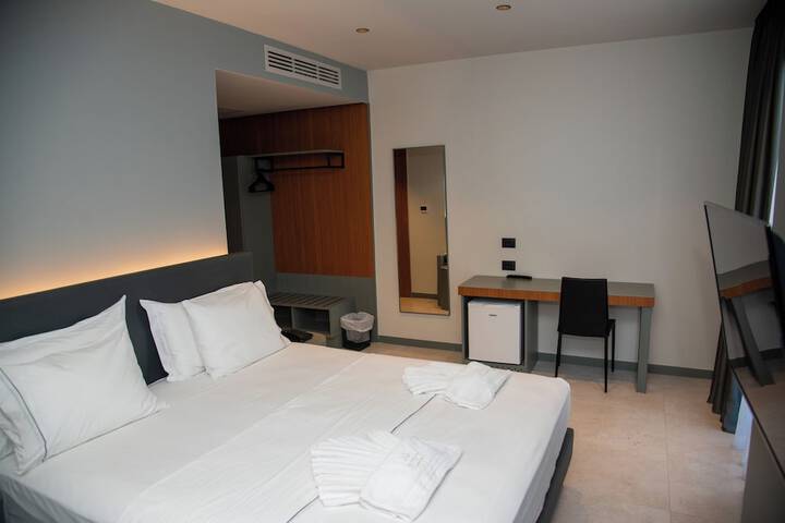 Room 52 of 207