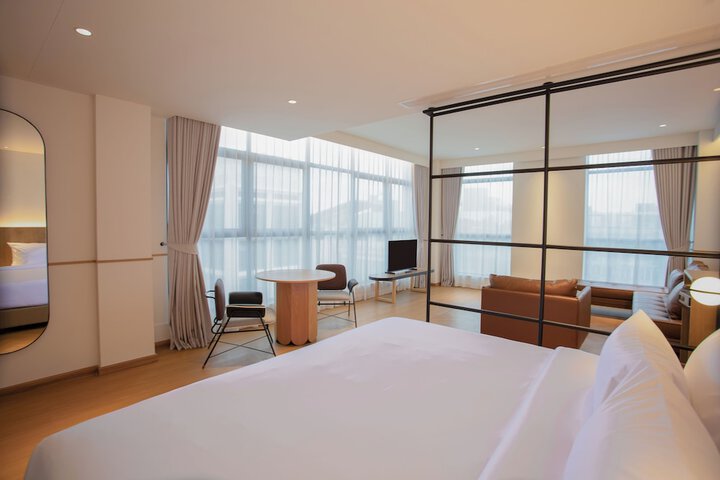 Room 34 of 180